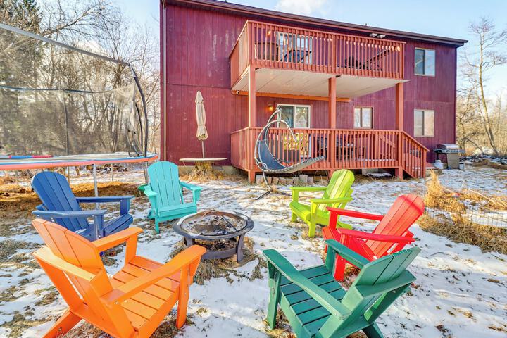 Private Spa Fire Pit & Deck: Poconos Home!