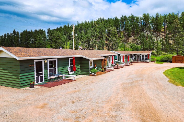 Black Elk Resort Cottages and RV Park