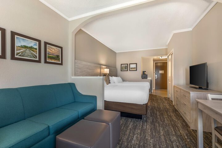 Comfort Suites Chincoteague Island Bayfront Resort