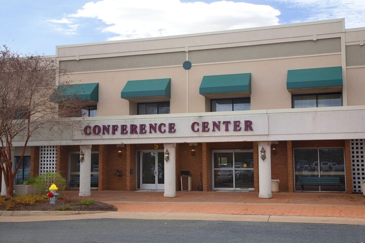 Business Center 27 of 32