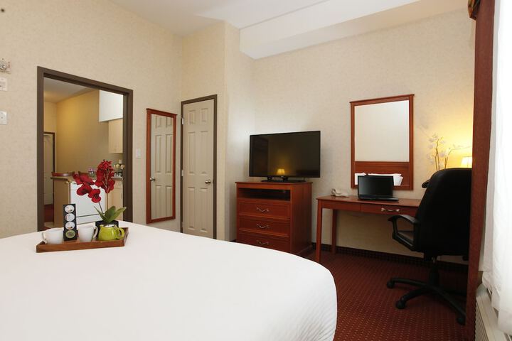 Room 10 of 40