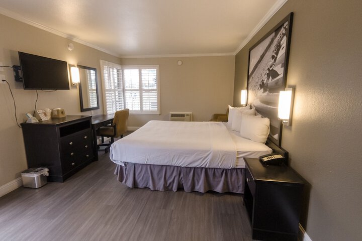 Super 8 by Wyndham Santa Cruz Beach