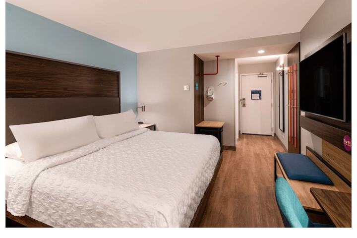 Room 26 of 40
