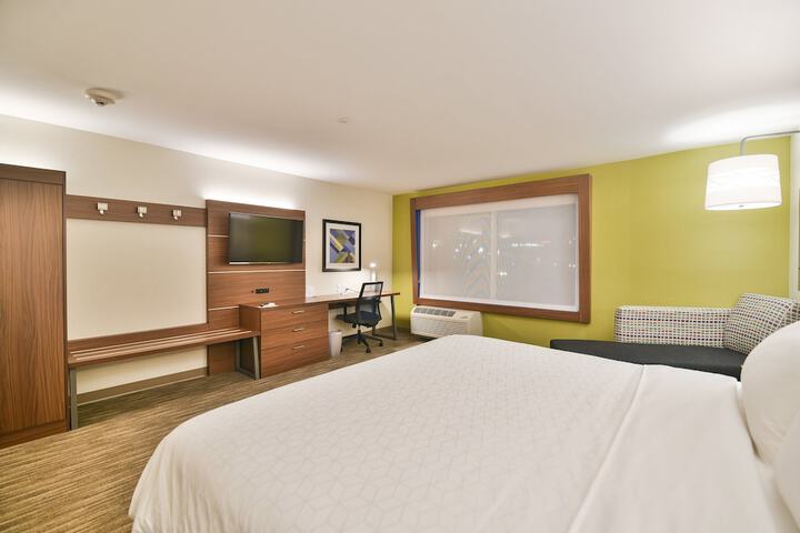 Room 33 of 53