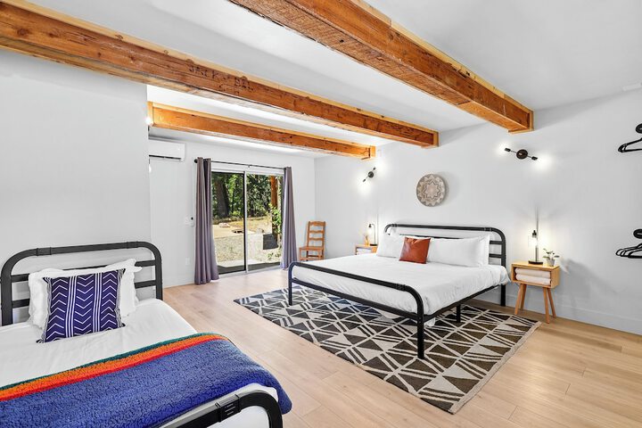 Basecamp Lodge