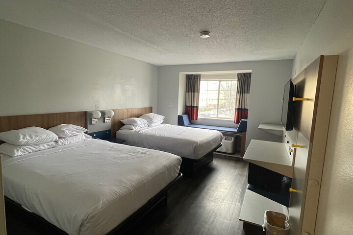 Room 12 of 28