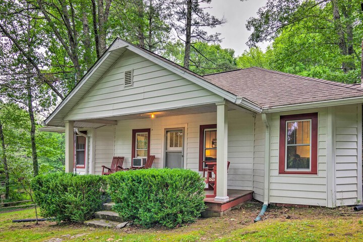 Rustic Linville Falls Cottage w / Fire Pit!