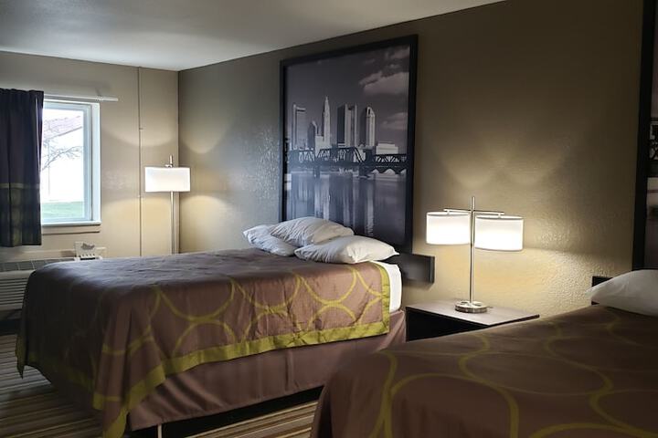 Room 9 of 18