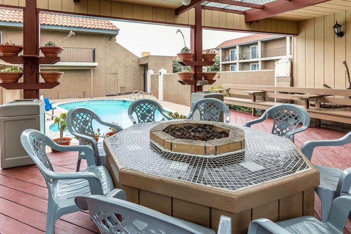 Pool 4 of 45