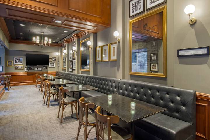 Lounge 133 of 139