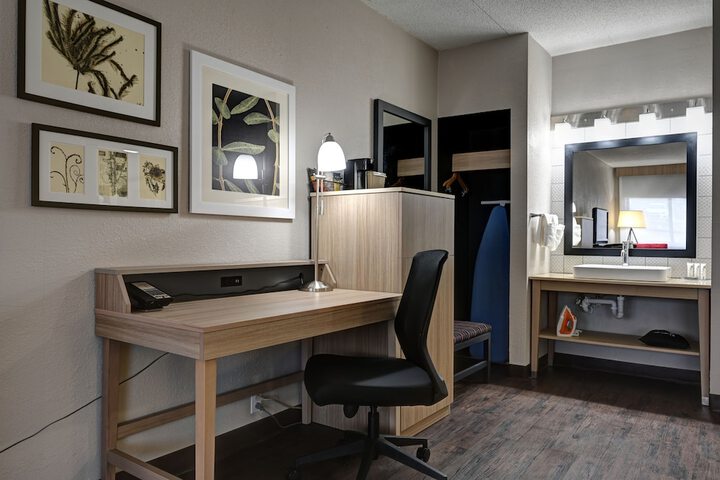 Country Inn & Suites by Radisson Pierre, SD