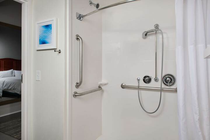 Room 17 of 28