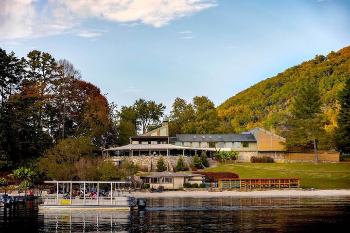 Indoor Pool & Golf Course Views: Lake Lure Condo!