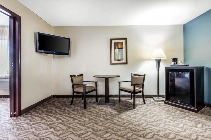 Room 32 of 46