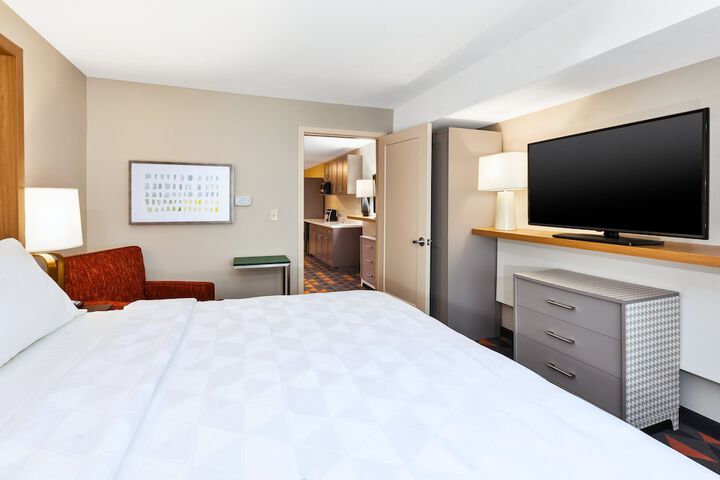 Holiday Inn & Suites Toledo Southwest - Perrysburg by IHG