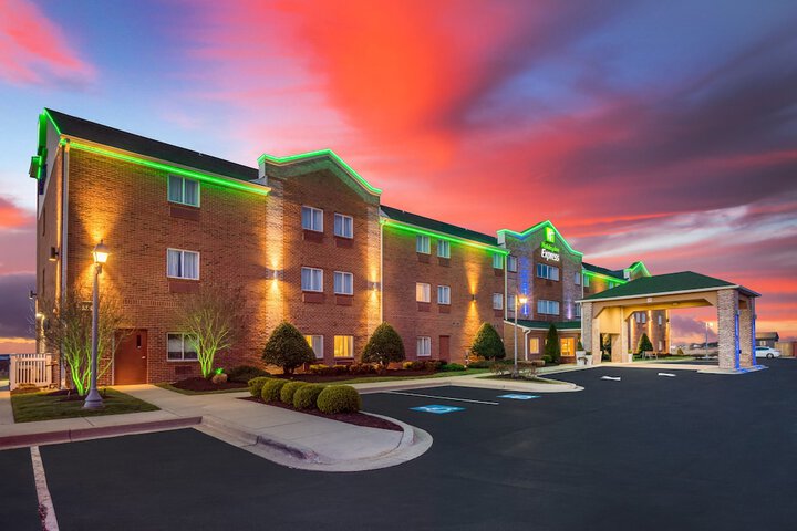 Hotel 4 of 75