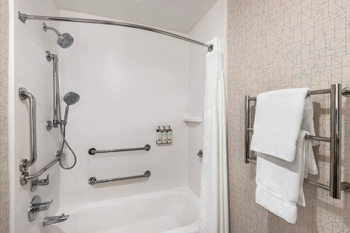 Holiday Inn Express & Suites Oxford by IHG