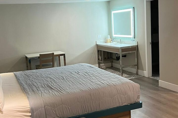 Room 92 of 103