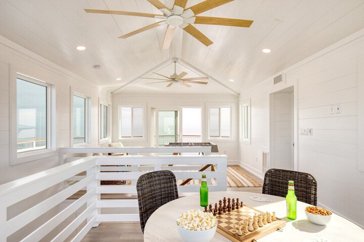 Oceans Eye by Avantstay Beach Front Home w / Roof Top Pool & Putting Green!