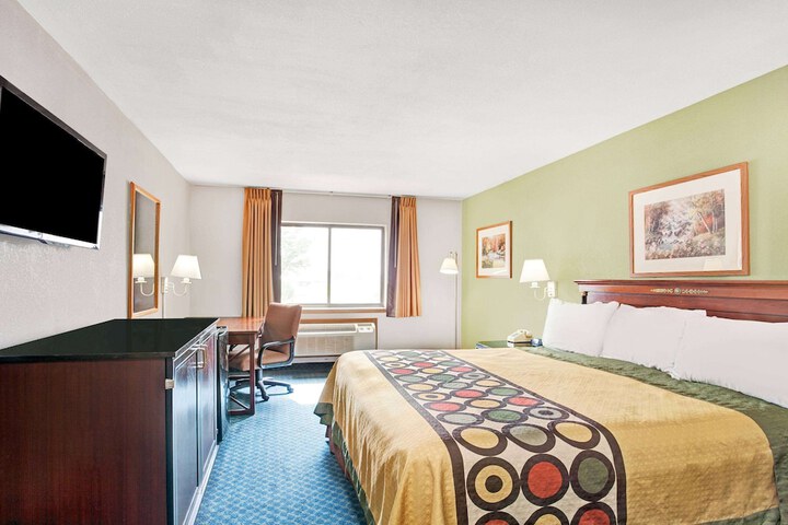 Room 7 of 19