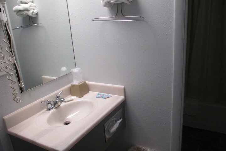 Room 8 of 33