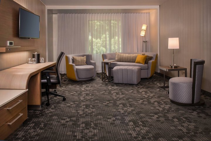 Room 18 of 37