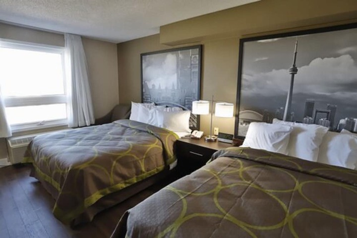 Super 8 by Wyndham Ajax / Toronto On
