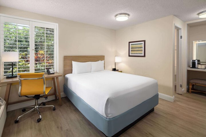 Room 18 of 68