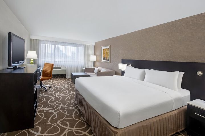 Crowne Plaza Kitchener-Waterloo by IHG