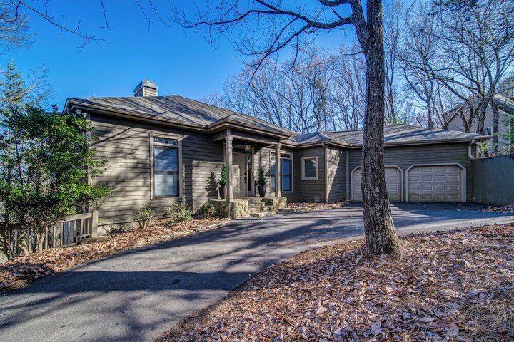 Lux Mountain Home! Golf / Lake/ EV / Game Room