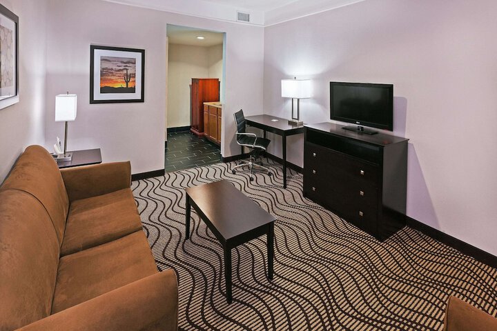 La Quinta Inn & Suites by Wyndham Pasadena