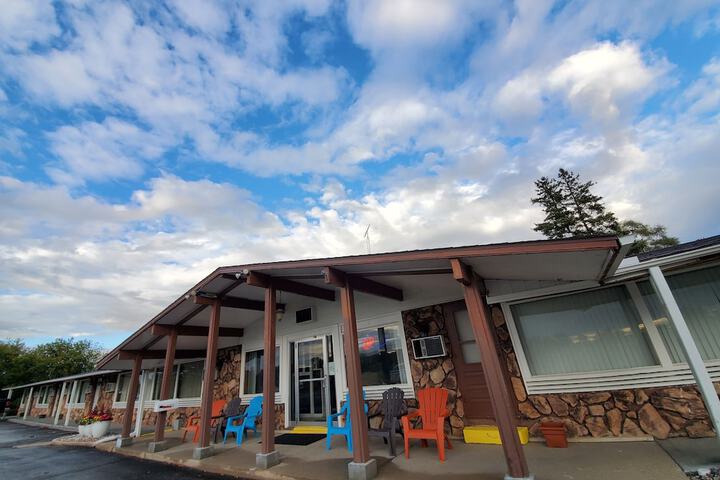 Crossroads Motel