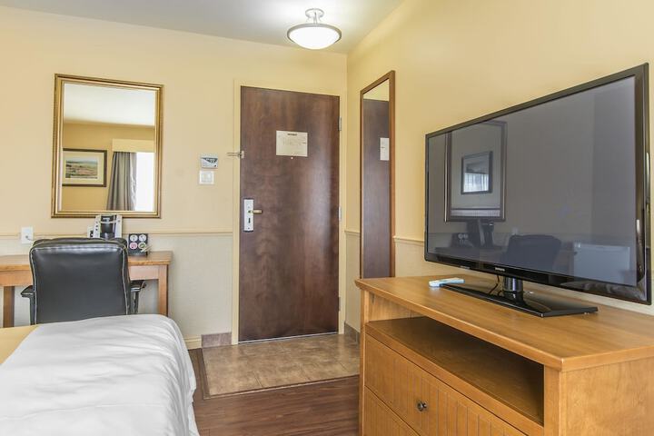 Room 28 of 68