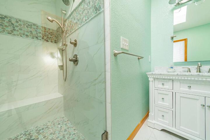 Duck R Way - Poteskeet Ocean View, 260 Yds to Beach, Pool, Hot Tub, Walk to Downtown Duck