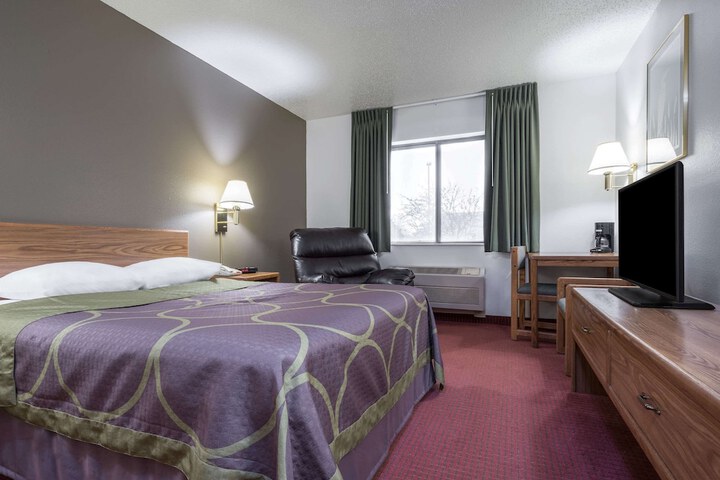Room 12 of 15
