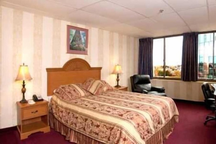 Room 13 of 32
