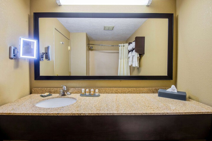 Room 32 of 42