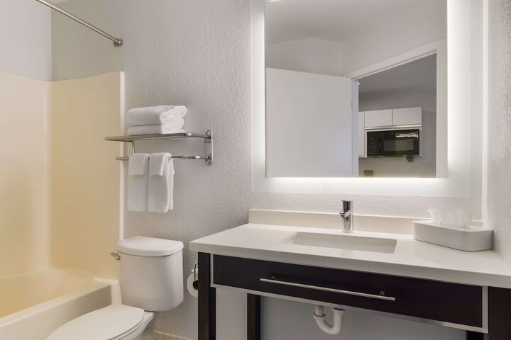 Room 18 of 32
