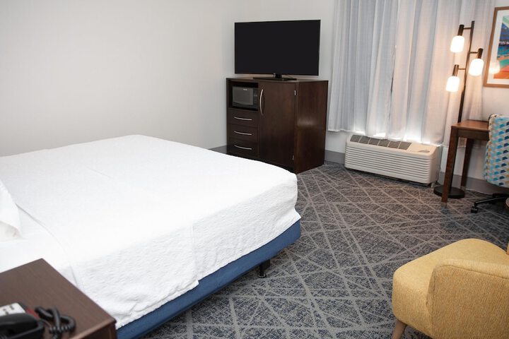 Hampton Inn & Suites Williamsport-Faxon Exit
