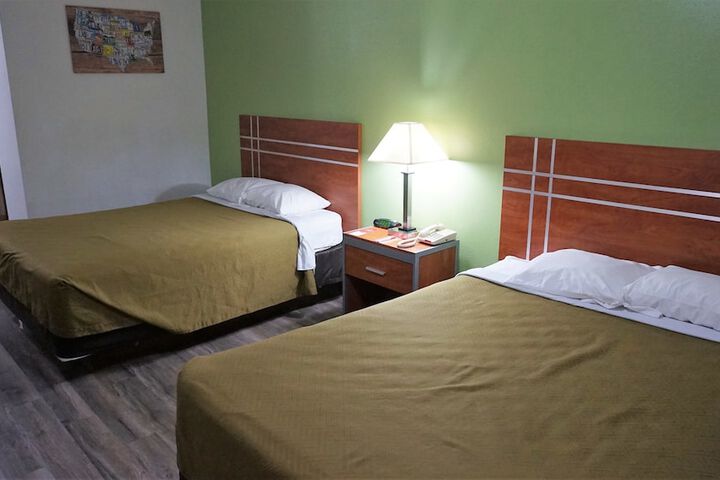 Econo Lodge Inn & Suites Pekin - Peoria Area