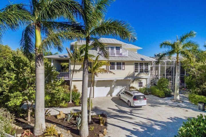 The Palm and Shell Captiva Island Private Luxury Home With Pool hot tub and Beach Access