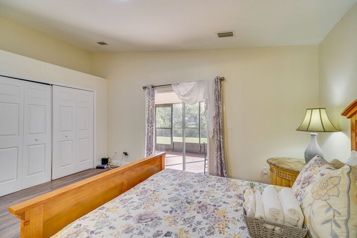 Sunny Palm Bay Home w / Screened Porch Near Beaches