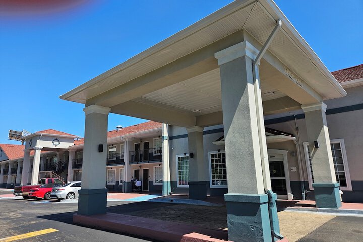 Hotel 5 of 69