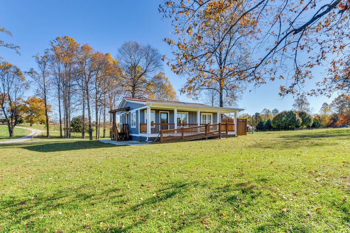 Modern Clarkesville Cottage w / Decks & Patio!