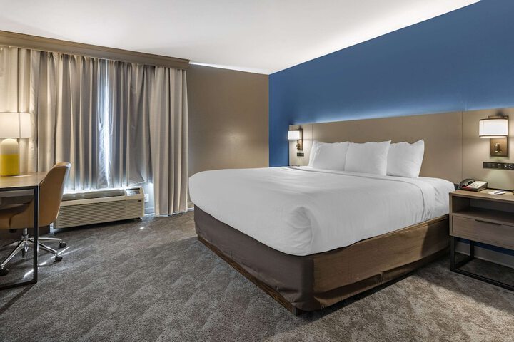 Room 27 of 47