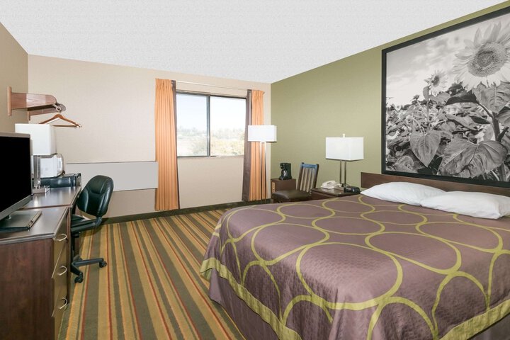 Room 18 of 27