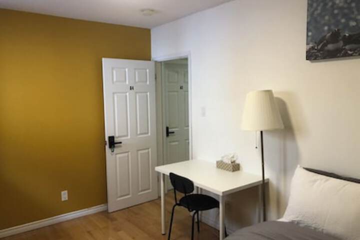 Room 5 of 9