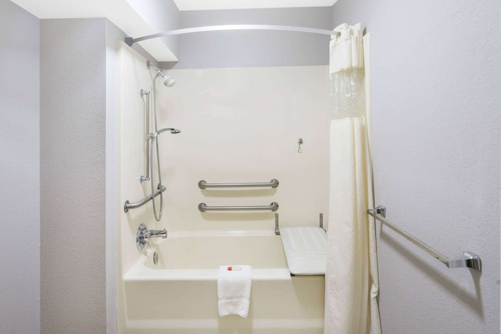 Room 8 of 18