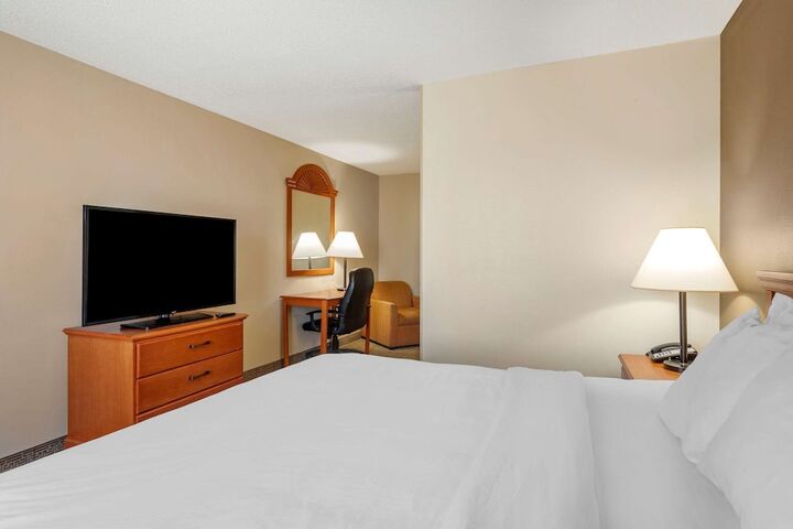 Room 9 of 33