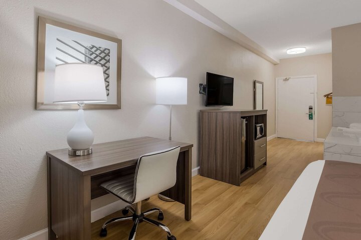 Room 15 of 34
